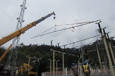 武隆區供電公司開展220千伏母線更換工程