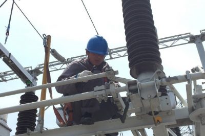 淮安供電公司組織母線設備進行集中檢修和消缺
