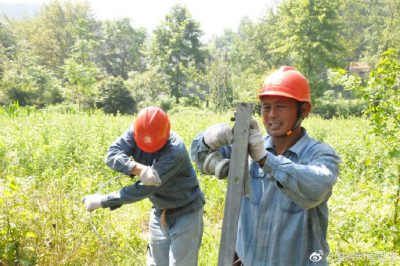 固始供電公司搶修武廟鄉皮沖村受損壞線路