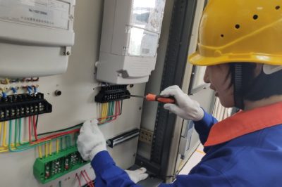 河北電力：電力一姐多奇志，不愛紅裝愛工裝