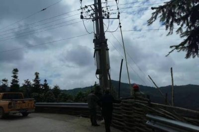 新邵供電公司潭府所組織人員進行線路巡視，消除設備隱患
