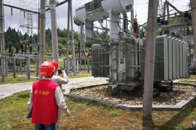 邵陽變電檢修公司對市區、新寧、邵東的重要變電站進行現場保電工作