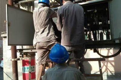 竹山縣供電公司對低壓配電柜、開關、漏電保護器和客戶側用電設備消除缺陷