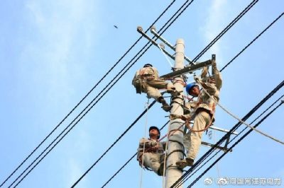 改造鹿灣變10千伏蔣莊105線路，原老舊線路全部更換為240絕緣導線