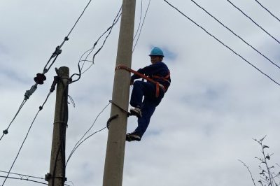 溧水區供電公司東屏供電所增加搶修人員，確保用戶清涼度夏