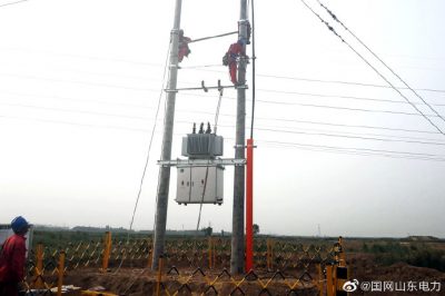 鹽窩鎮養殖示范小區配電網安裝變壓器3臺，容量共計1000千伏安