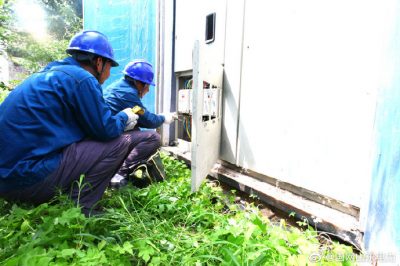 對韓家洼村的箱變、配電箱、下戶線及家庭用電開展檢查診治