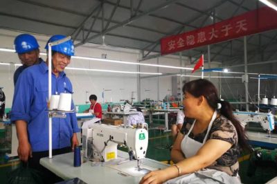 國網行唐縣供電公司城關供電所人員：上門了解需求，真心服務企業