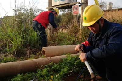 藍山縣供電公司緊急維修臺區高壓設備線夾斷裂