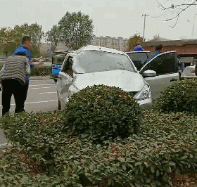 砰！供電職工聽到巨響趕緊爬下電桿飛奔…