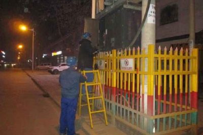 鹿泉區供電公司冒著寒風對變壓器逐臺進行測溫