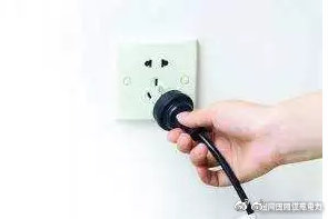 拔插座用左手還是右手？有區別嗎？
