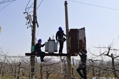 福山區回里鎮茂芝場水站臺區變壓器故障搶修