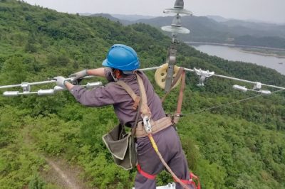 安裝防振錘，消除振動力