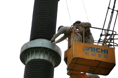 做避雷器試驗，護大電網安全