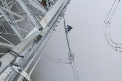 迷霧里高空走線，還碰上38°大下坡……太難了