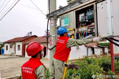 檢查線路、變壓器等設備