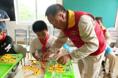 開展安全知識進校園、進社區等活動12場