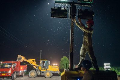 堤防加固應急照明，供電員工得到“大紅包”