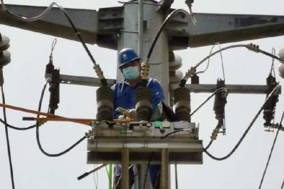 高考保電巡視忙，助力學子創佳績。