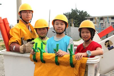 重慶30名兒童畫出心中的國家電網