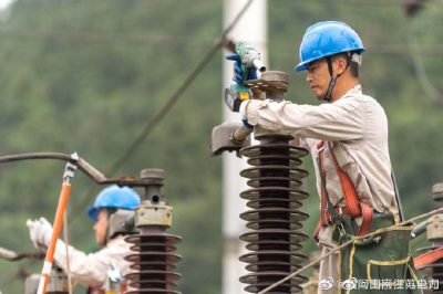 至220千伏龍山變電站開展線路開關發熱缺陷處理