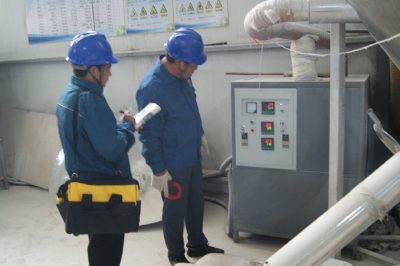 對客戶的配電盤、啟動柜、電表箱、保護器、接地線等進行排查測試
