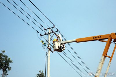 對轄區10千伏高里四線進行帶電作業