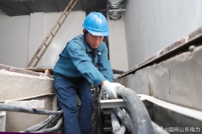 鋪設高壓電纜2300米，低壓電纜1100米