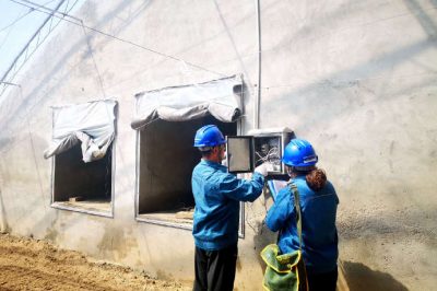 對12座大棚供電臺區線路、用戶側農灌設備、配電箱等進行安全用電“體檢”