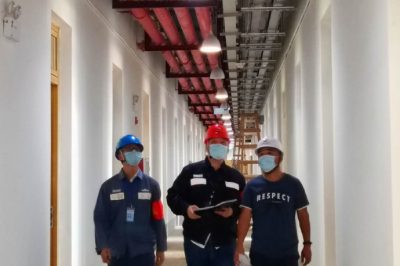 對廣東華商學院檢查用電設施線路，消除用電隱患