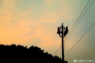 對楊橋鎮楊橋村“煤改電”臺區進行放線施工