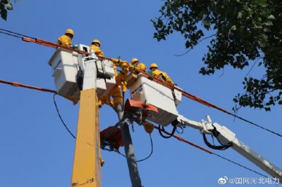 10千伏077西流線線開展帶電作業