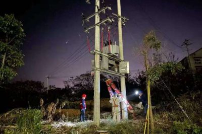 供電所組織人員上門查勘，搶修