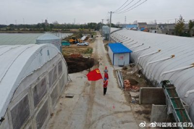 檢查養雞場用電設備，全力做好養殖基地跟蹤服務工作
