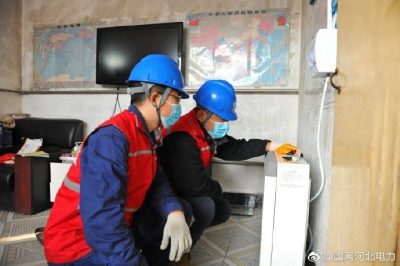 對黃驊鎮樓東村煤改電用戶檢查采暖用電設施進行安全隱患排查