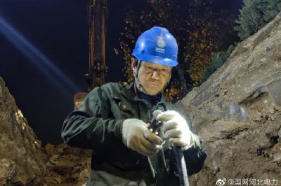 搶修受損電纜，及時恢復供電