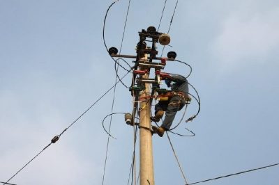為10千伏李邢5328線更換電桿、金具