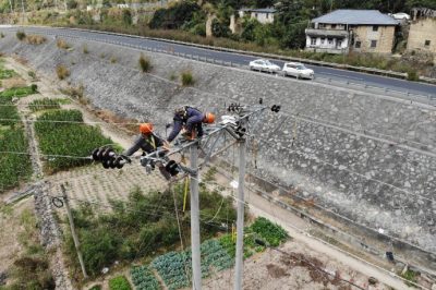 對巖泉街道薄岸村的高壓線路、設備進行缺陷查找