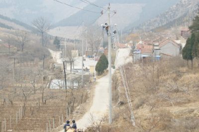 新增200千伏安變壓器1臺，新立15米電桿19基
