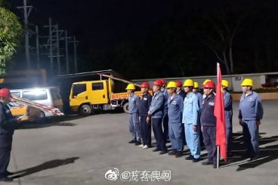 對供電區域的線路設備進行夜巡工作，消除設備隱患