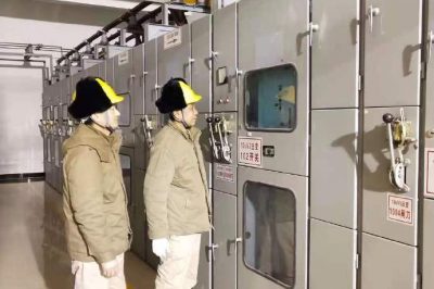 聯合運維、檢修、配網等工作人員對東關變10kV東明線進行更換CT工作