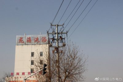 在10千伏旌旗一、二線37號塔處更換柱上開關2臺