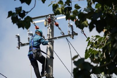 門農線化工支線11號桿進行線路遷改工作