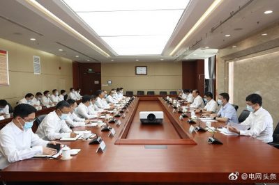 國家電網董事長辛保安赴國網河南電力檢查災后重建供電保障工作慰問干部員工并開展調研